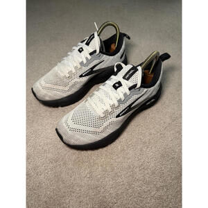 Brooks Revel Women's Sneakers White and Black Size 8